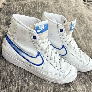 NIKE BLAZER MID 77 WHITE-HYPER BLUE "AIRBRUSH" Size 5.5